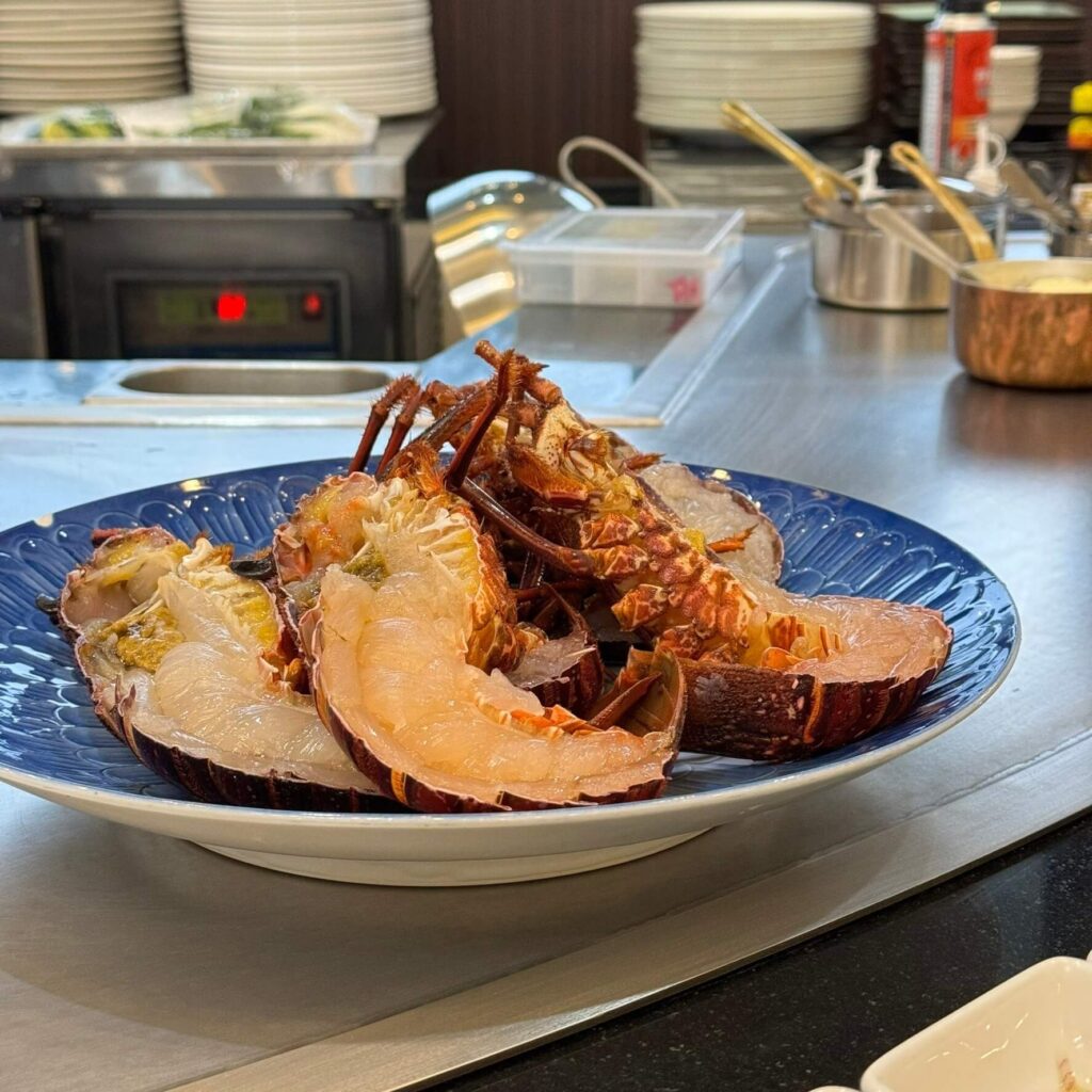 苗栗美食後花園鐵板燒，新鮮澳洲水姑娘龍蝦食材